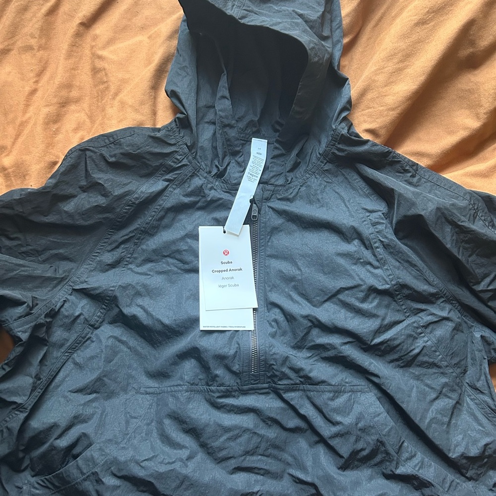 Black Lululemon cropped anorak water proof jacket - Picture 3 of 3